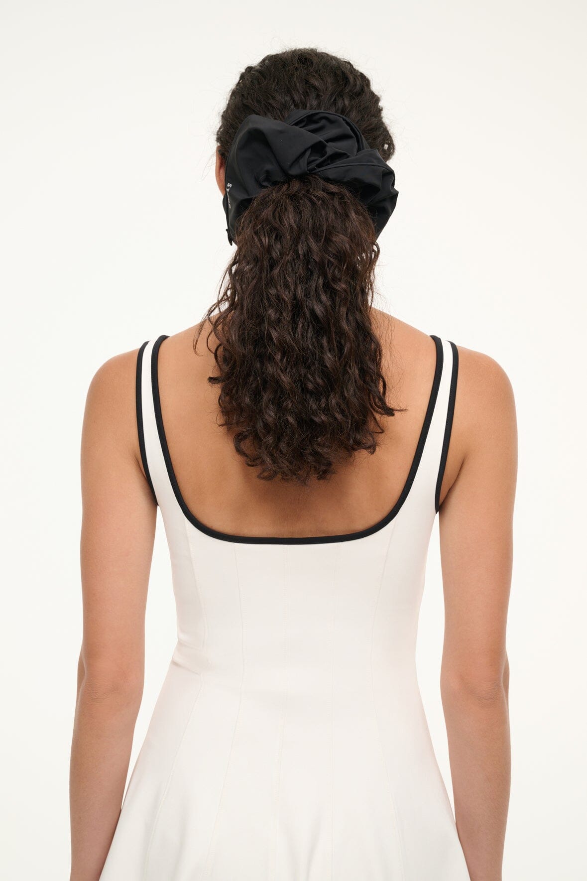 GORGE SCRUNCHIE BLACK