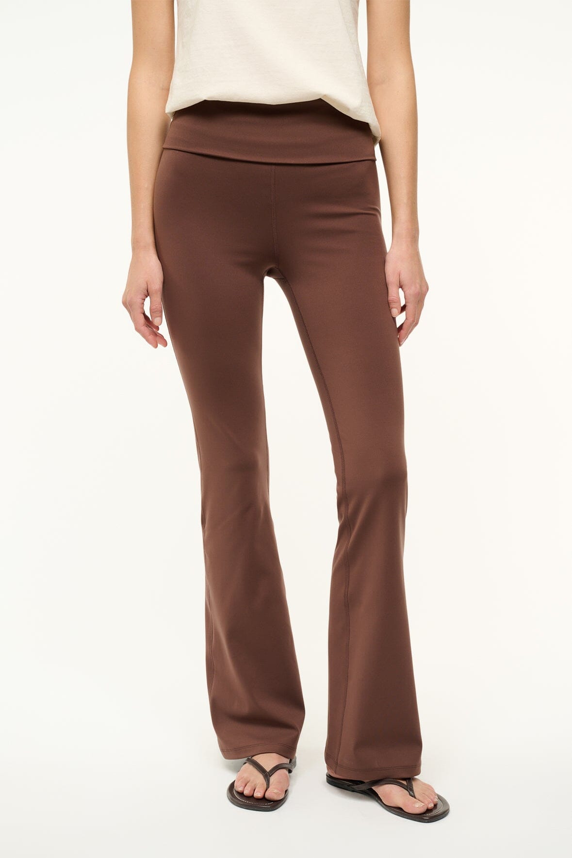 STRIDE PANT DARK OAK