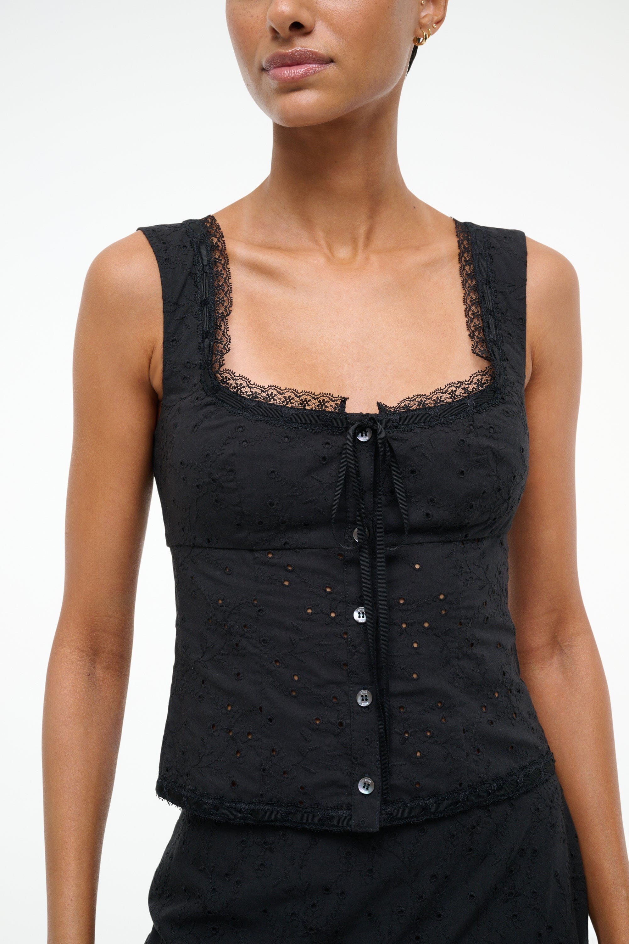 LOU TOP BLACK EYELET