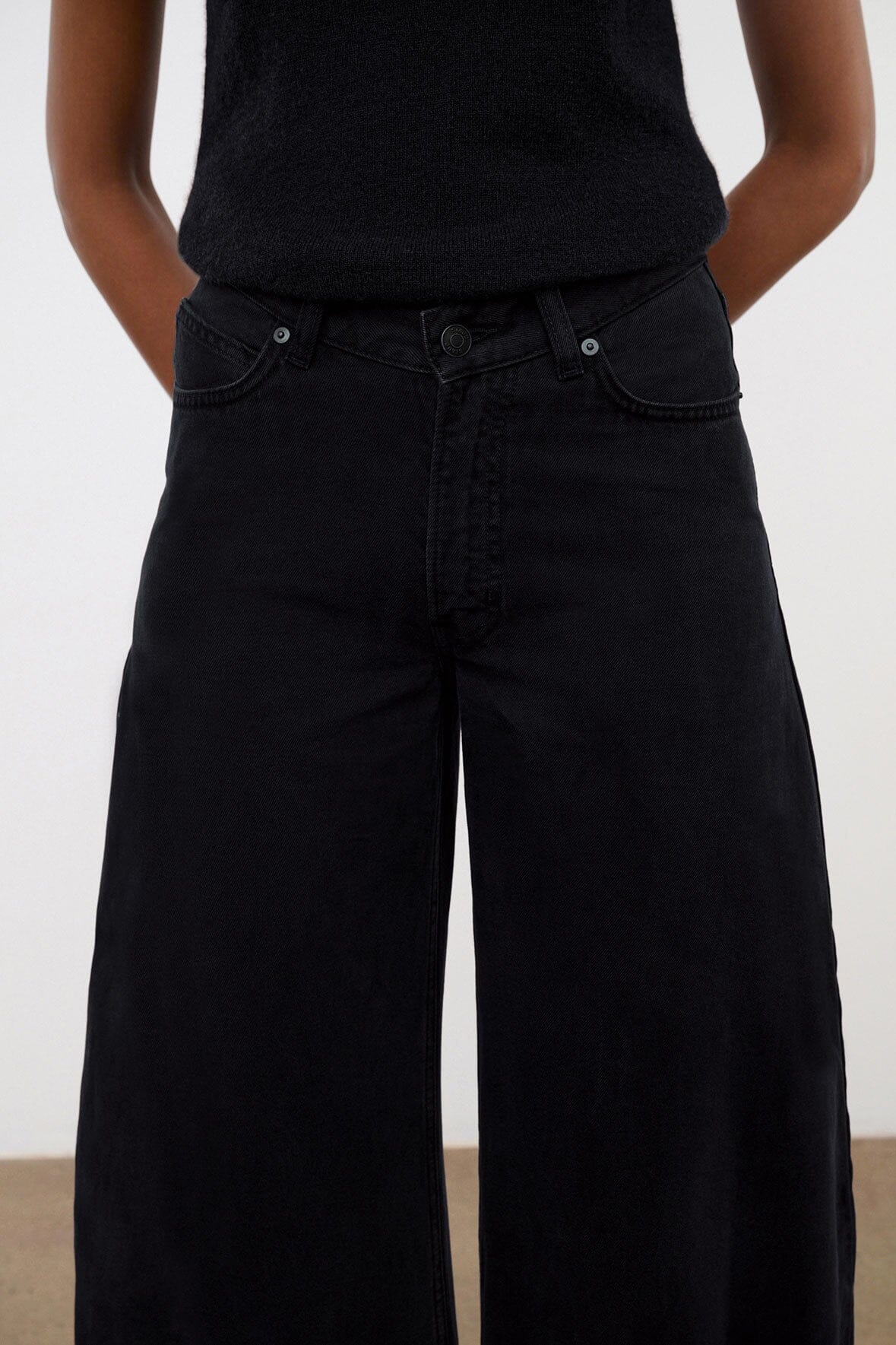 JACKSON BARREL JEAN BLACK