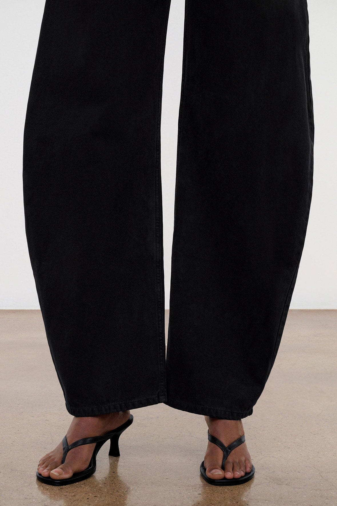 JACKSON BARREL JEAN BLACK